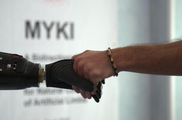 Il primo video della mano robotica a controllo magnetico: funziona davvero? – Future Tech