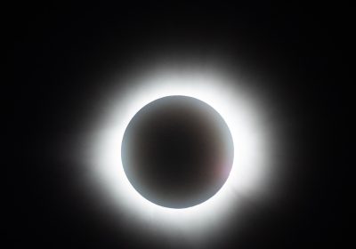 Le eclissi di Sole nella cultura pop, da Berserk ai Simpson