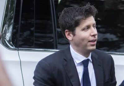 Worldcoin, cos’è la moneta di Sam Altman che promette di proteggere chi perderà il lavoro causa IA