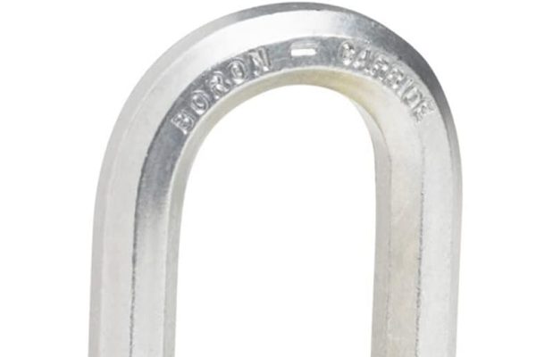 MASTER LOCK Lucchetto ad Alta Sicurezza [Chiave] [Acciaio Laminato e Rivestimento Protettivo] [Esterno] [Arco M] M1BEURDLF – Ideale per Portali, Garage, Sconto