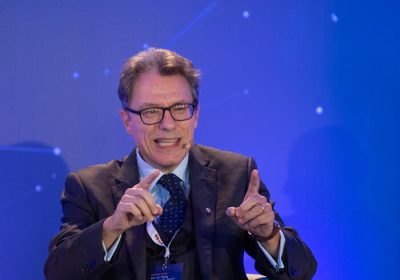 Floridi: mancanza di regolamentazione ostacola l’uso dell’intelligenza artificiale nella sanità – News