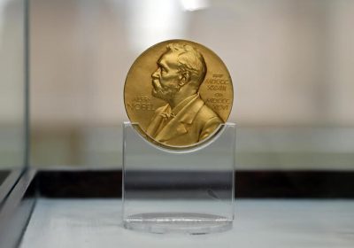 Il titolo Nobel per la Chimica assegnato a Baker, Hassabis e Jumper – Ultime Notizie