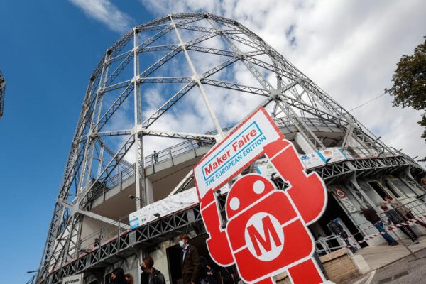 Massimo Banzi (Arduino) descrive la Maker Faire come un mix unico di Future Tech