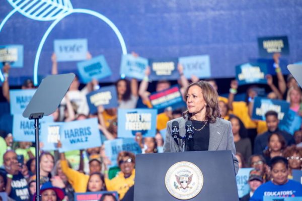 Sempre più false video di Kamala Harris circolano in rete durante le Elezioni Usa