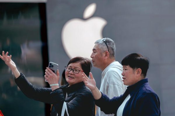 Le vendite di iPhone in Cina registrano un calo del 0,3% nel terzo trimestre, mentre Huawei cresce del 42%