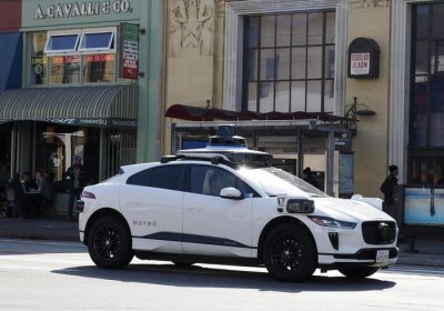 Lo team di Trump considera l’idea di rilassare le regole per le auto autonome – Update da Washington