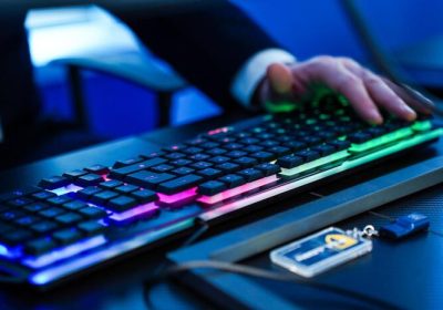 Streaming illegale: operazione internazionale contro la pirateria online nei settori delle telecomunicazioni e dell’intrattenimento