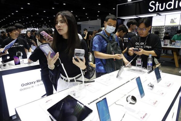 Nuovo brevetto Samsung rivela uno smartphone in grado di aprirsi in tre parti – Future Tech
