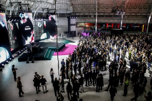 TikTok premia Now con la campagna “Commenti Indie” – Web & Social
