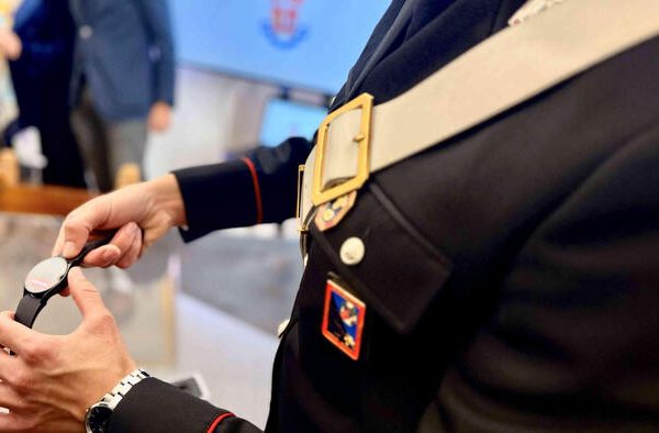 Donne contro la violenza: a Roma arrivano 21 smartwatch per contrastare gli abusi – Ultimissime