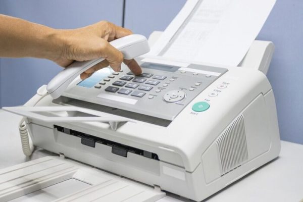 Nostalgia digitale: il fax resiste ancora dopo l’era delle audiocassette