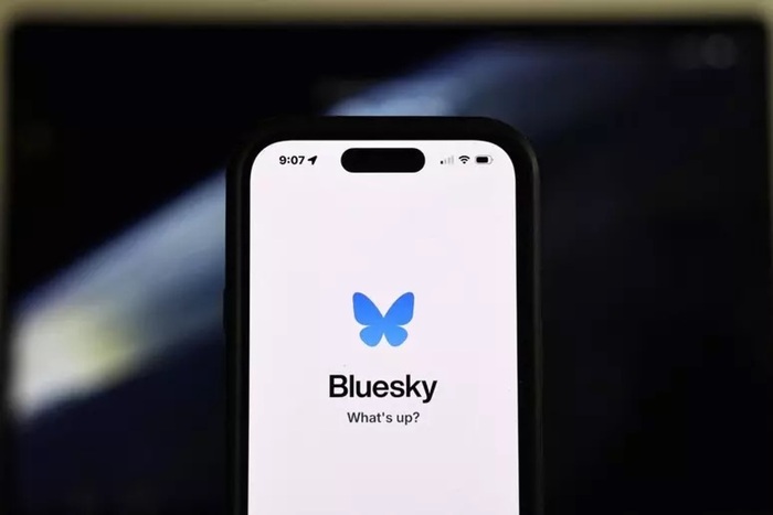 Bluesky insegue X: alla ricerca degli argomenti di interesse su Web & Social