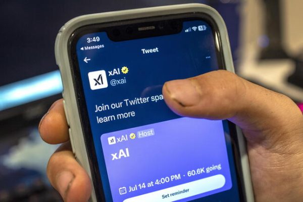 Elon Musk offre gratuitamente il suo chatbot a tutti – Tecnologia del Futuro