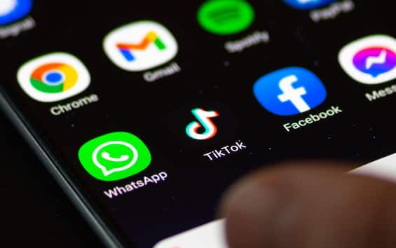 Instagram, WhatsApp e Facebook down, disagi tra gli utenti, Cosa sta succedendo?