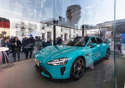 Xiaomi SU7 Max: la tecnologia cinese sbarca a Milano. LE FOTO