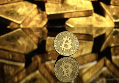 Record Bitcoin: per la prima volta supera la soglia dei 100.000 dollari