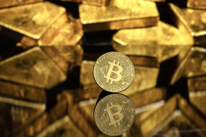 Record Bitcoin: per la prima volta supera la soglia dei 100.000 dollari