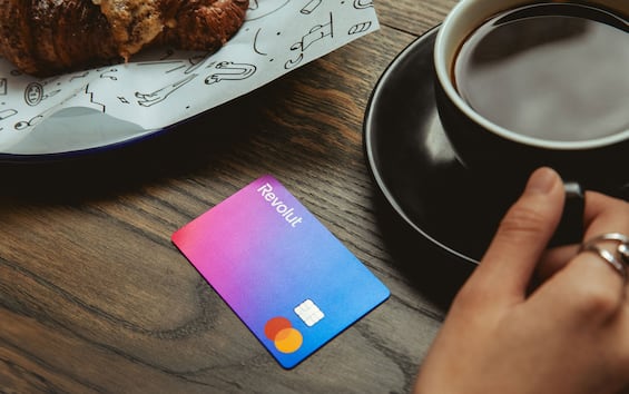 Revolut diventa una banca italiana e arrivano gli IBAN ‘IT’: come funziona e le novità