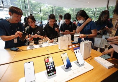 Apple ha superato le aspettative nonostante le sfide legate all’iPhone e alla Cina nel settore delle telecomunicazioni.