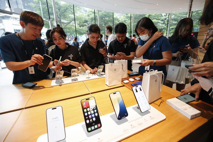 Apple ha superato le aspettative nonostante le sfide legate all’iPhone e alla Cina nel settore delle telecomunicazioni.