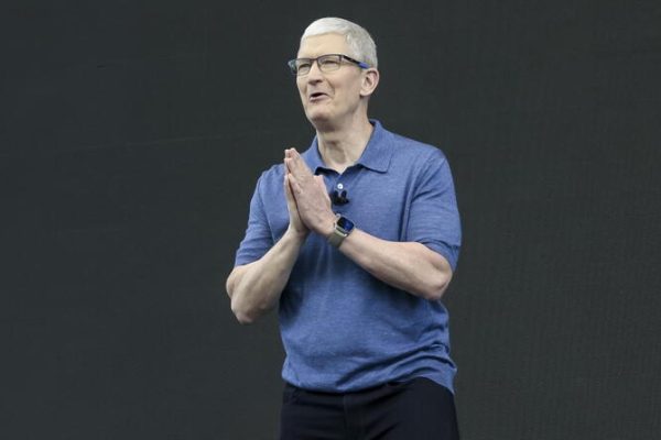 Tim Cook su DeepSeek: “L’innovazione stimola l’efficienza nel futuro della tecnologia”