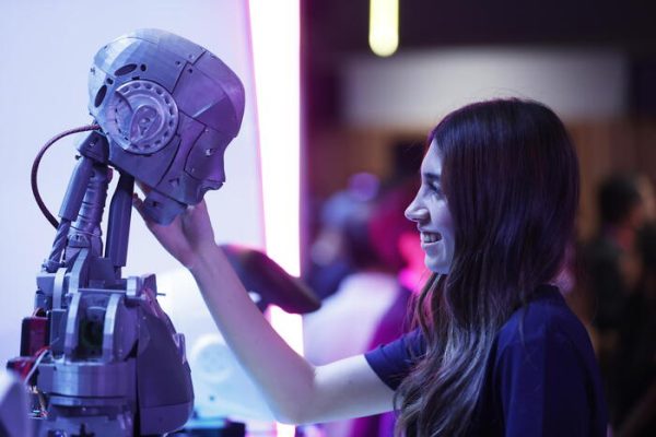 Sette italiani su dieci credono che l’intelligenza artificiale migliorerà la scienza e la medicina – Future Tech