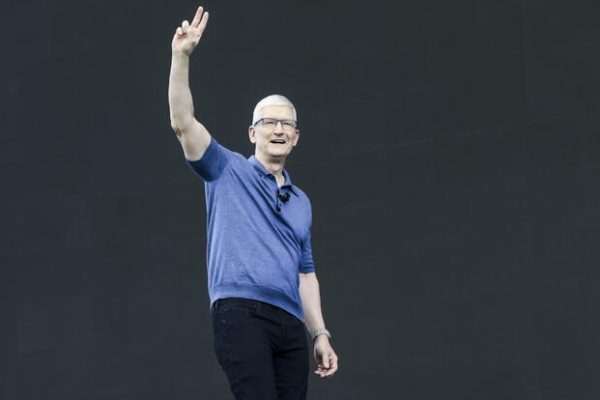 Il Ceo di Apple dona 1 milione di dollari all’insediamento di Trump – Notizie: Tim Cook si unisce al supporto finanziario per l’amministrazione Trump