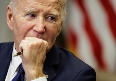 Biden critica la vergognosa decisione di Meta di eliminare il fact-checking nelle telecomunicazioni