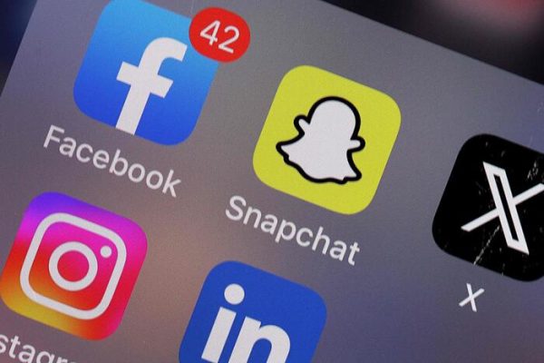 Utenti senza accorgersene seguono Trump e Vance sui social – Web & Social