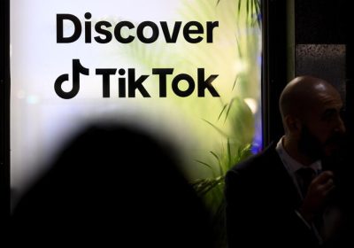 Donald Trump firma l’ordine esecutivo per salvare l’app TikTok