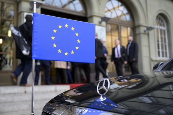 L’UE non ha l’intenzione di bandire TikTok, ma chiede il rispetto delle norme