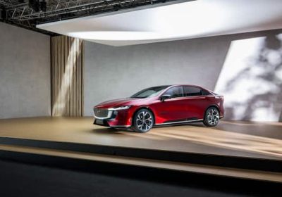 Mazda 6e, il futuro è una berlina elettrica: fino a 552 km con una carica