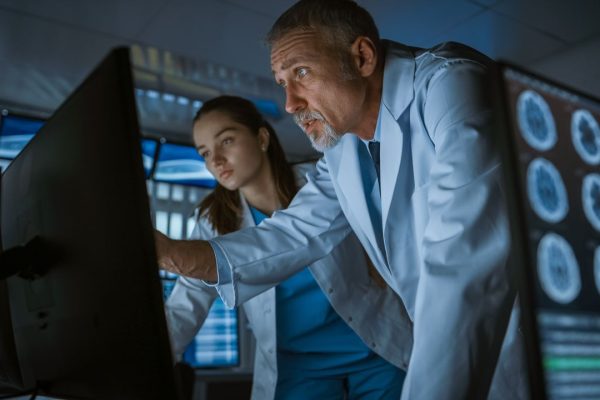 Nanotecnologie e nanomateriali intelligenti, il futuro della somministrazione mirata dei farmaci