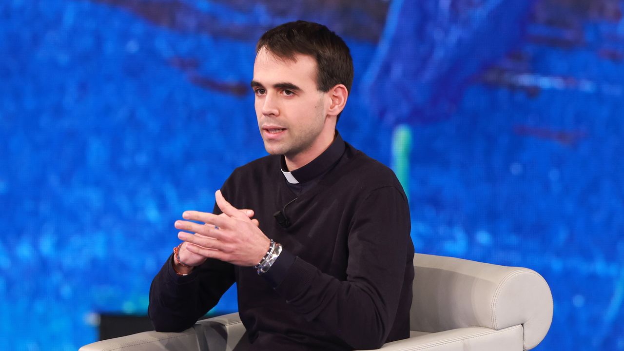 Paragon, lo spyware potrebbe aver intercettato anche le email di don Mattia Ferrari dirette a papa Francesco