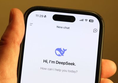 DeepSeek corre e sfida l’Occidente con un nuovo modello di intelligenza artificiale