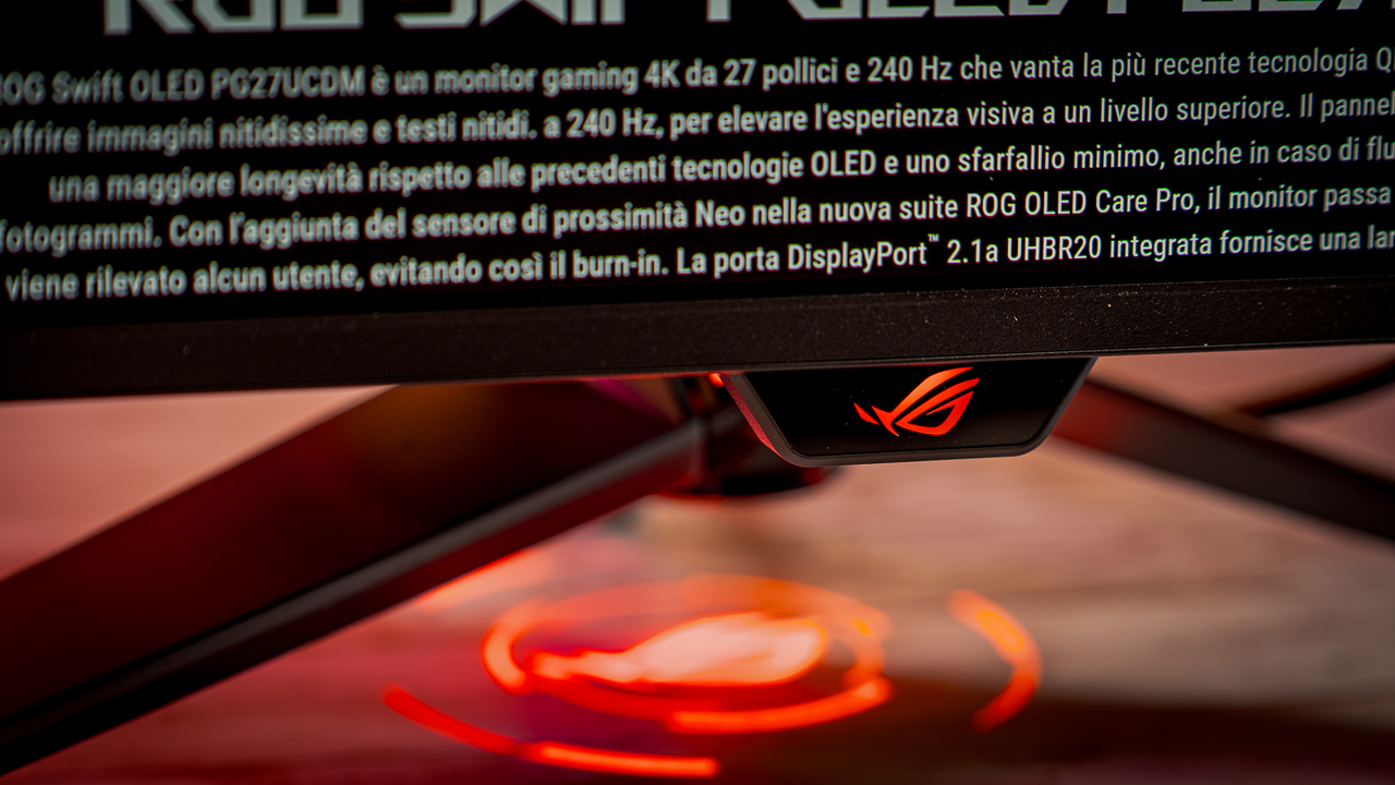 ASUS ROG Swift OLED PG27UCDM: QD-OLED, 4K e 240Hz in 27 pollici