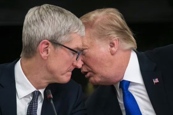 Sentenza blocca i dazi di Trump: "Il Presidente ha superato i suoi poteri". Ma per poco