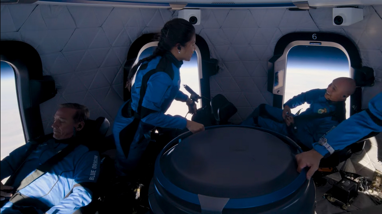 Blue Origin New Shepard NS-30: completata una nuova missione con equipaggio umano