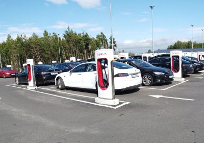 Crescita delle vendite di auto elettriche in UE: gennaio segna un aumento del 34% (+126% in Italia)