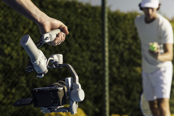 DJI RS 4 Mini: tracking con qualunque fotocamera grazie al nuovo modulo aggiuntivo