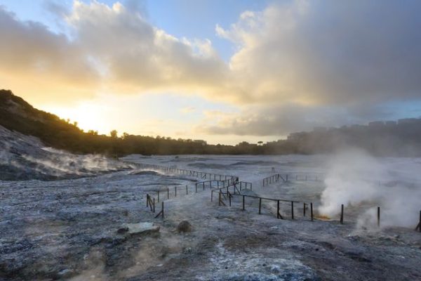 Campi flegrei, uno studio rivela la presenza di sciami sismici “burst-like”