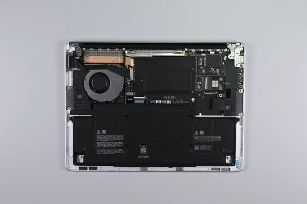 La riparabilità dei laptop non migliora, MacBook tra i peggiori