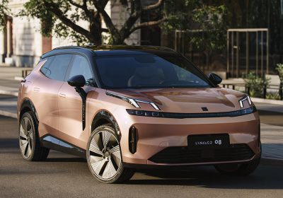 Lynk &amp; Co porta la 08 e il super plug-in in Europa: 200 km in elettrico con ricarica fast