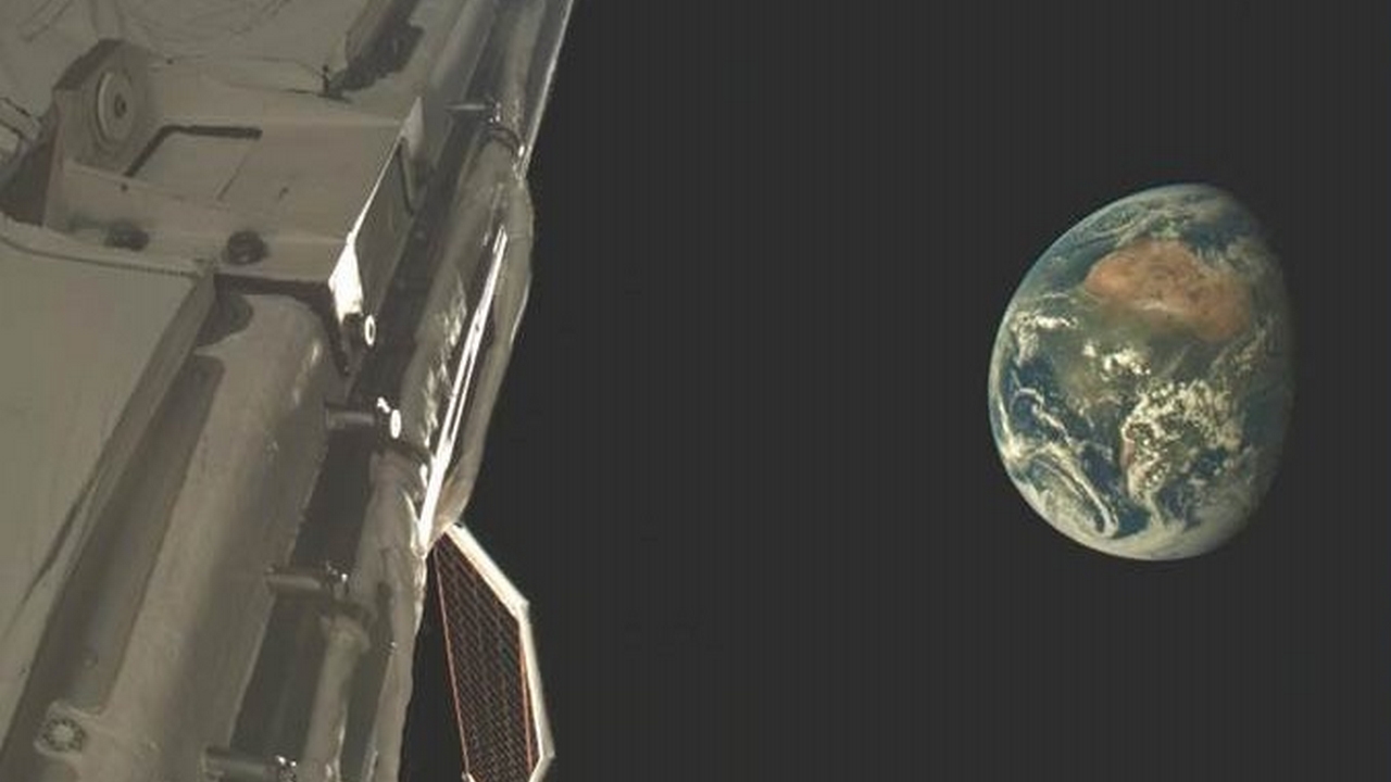 Questa è la prima foto pubblica catturata dallo spazioplano militare statunitense Boeing X-37B in orbita