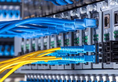 STMicroelectronics e Amazon Web Services insieme per la fotonica del silicio nei datacenter IA