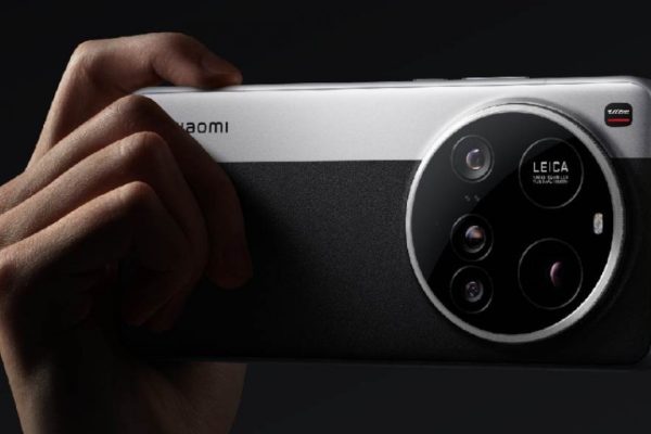 Xiaomi 15 Ultra arriva in Cina con un enorme teleobiettivo da 200MP