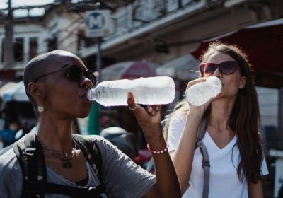 Bere troppa acqua può far male? La risposta del presidente della Società italiana di nefrologia
