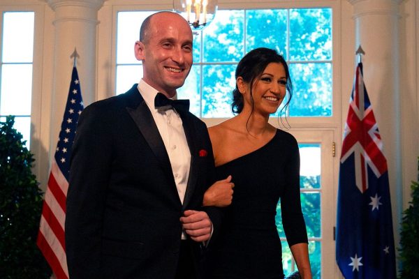 Katie e Stephen Miller, la coppia che sta aiutando Musk nella sua scalata al governo americano