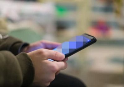 Scuola, uso precoce di social e smartphone abbassa rendimento studenti. Lo studio