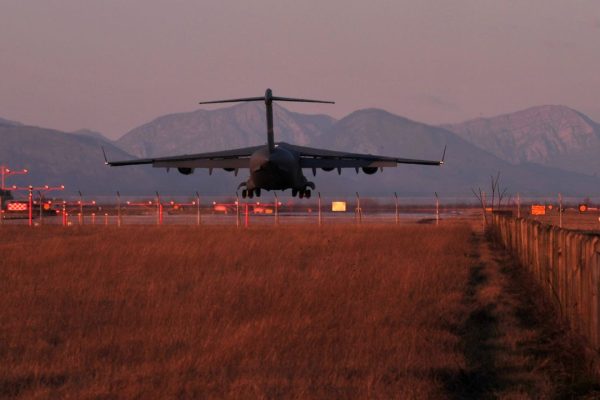 Base di Aviano, Elon Musk colpisce anche in Italia. Bloccati carte e conti dei civili impiegati nelle basi Usa